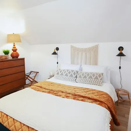 Classic & Cozy Apartments - Parking & Close To Dw Medford Exterior photo