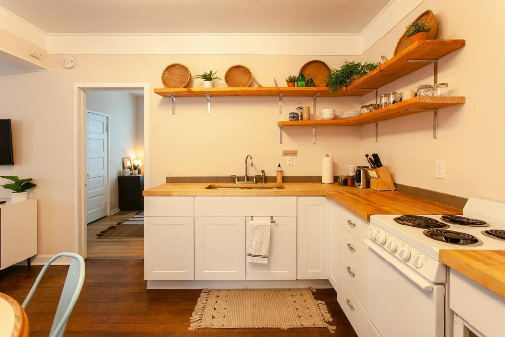 Classic & Cozy - Parking & Close To Dw Appartement