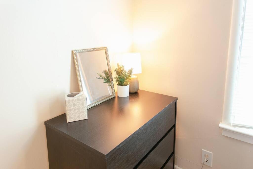 Classic & Cozy - Parking & Close To Dw Appartement Medford