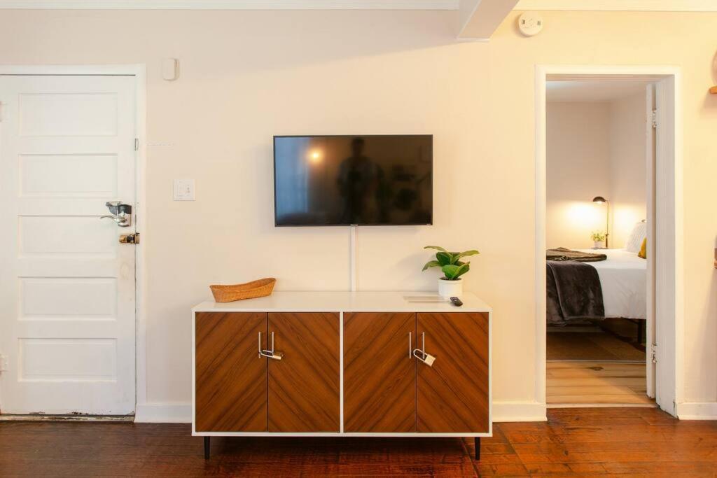 Classic & Cozy - Parking & Close To Dw Appartement *