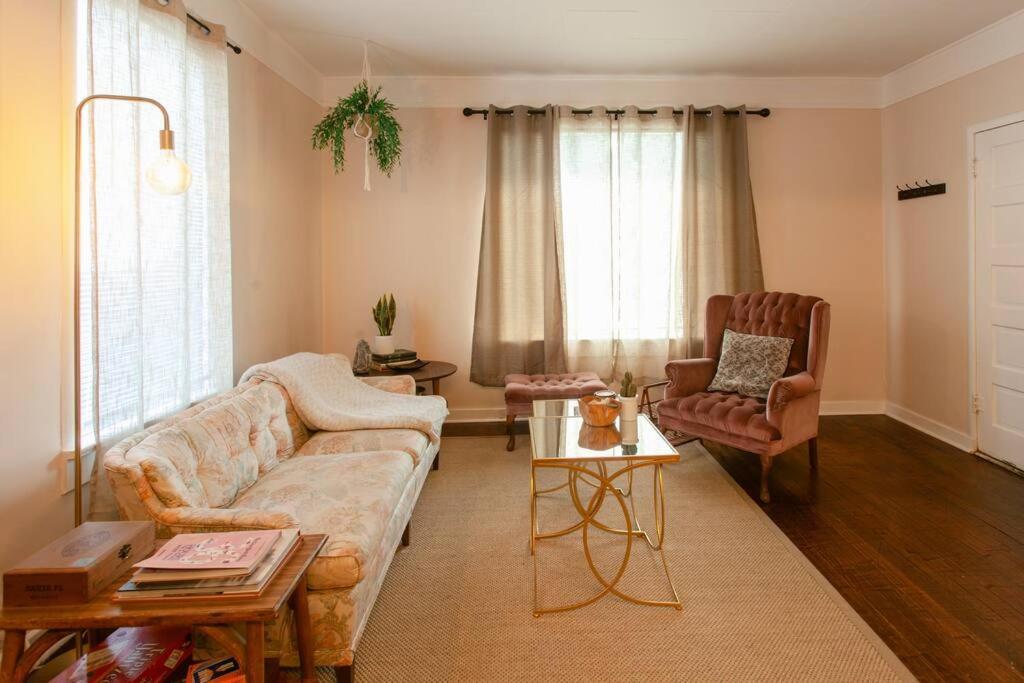 Classic & Cozy - Parking & Close To Dw Medford