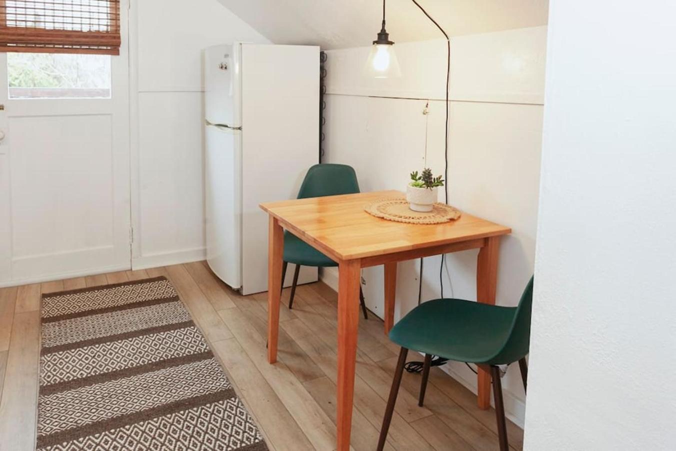 Classic & Cozy - Parking & Close To Dw Appartement *